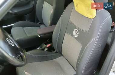 Хетчбек Volkswagen Golf 2003 в 