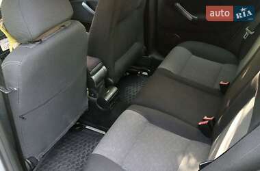 Хетчбек Volkswagen Golf 2003 в 