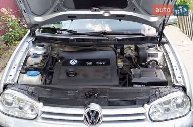 Хетчбек Volkswagen Golf 2003 в 
