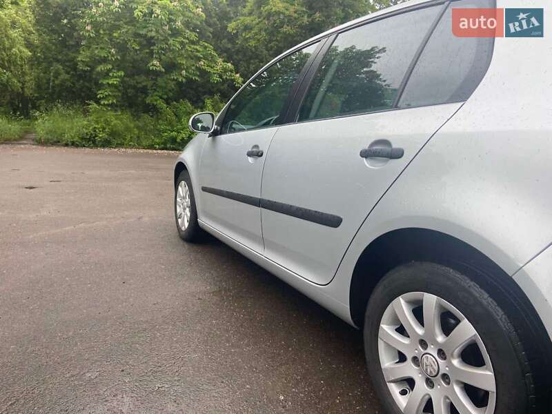 Хэтчбек Volkswagen Golf 2009 в Киеве