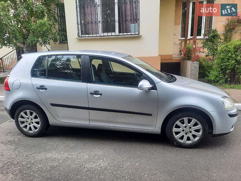 Хэтчбек Volkswagen Golf 2009 в Киеве