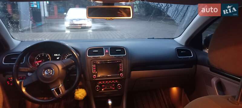 Універсал Volkswagen Golf 2011 в Луцьку