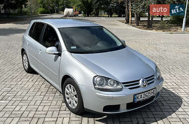 Хэтчбек Volkswagen Golf 2005 в Днепре