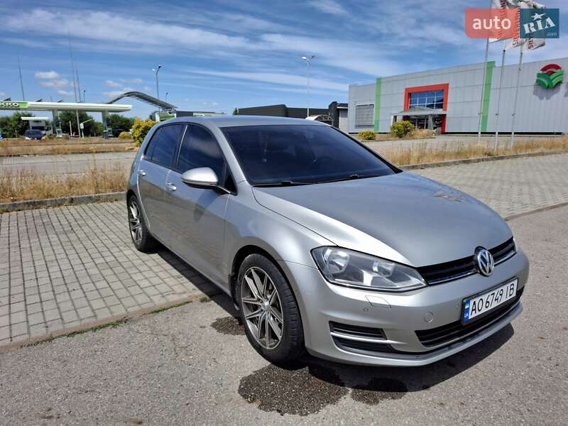 Хэтчбек Volkswagen Golf 2012 в Тячеве