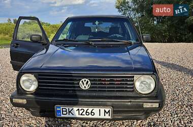 Хэтчбек Volkswagen Golf 1990 в Сарнах