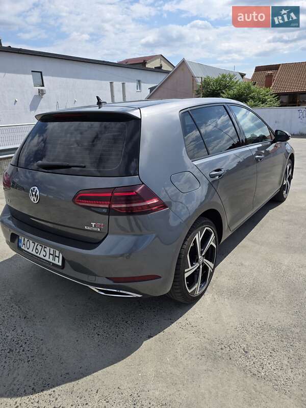 Хэтчбек Volkswagen Golf 2017 в Мукачево