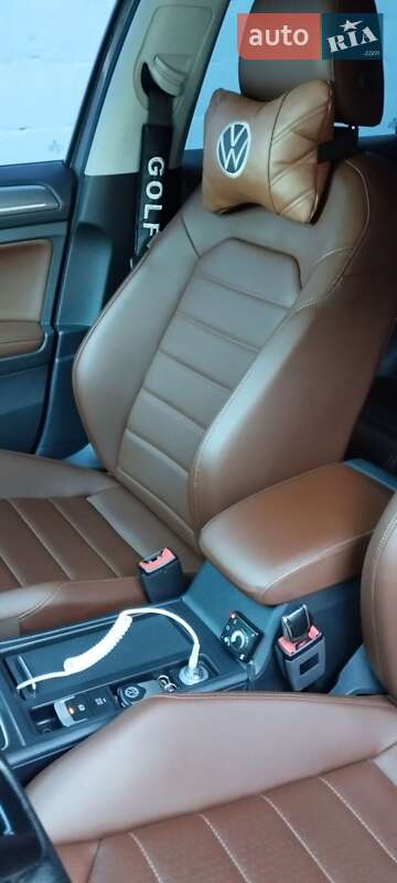 Универсал Volkswagen Golf 2014 в Вишневом