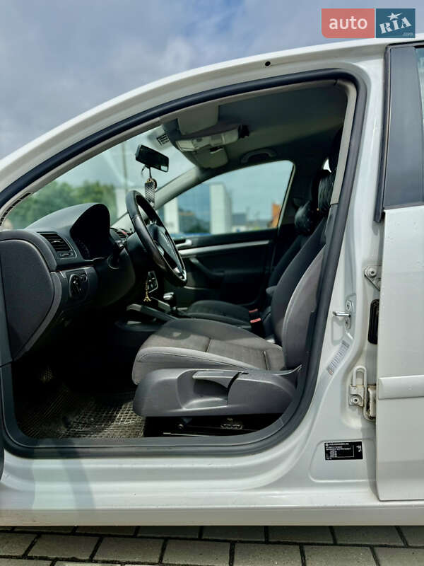 Хетчбек Volkswagen Golf 2006 в Славуті