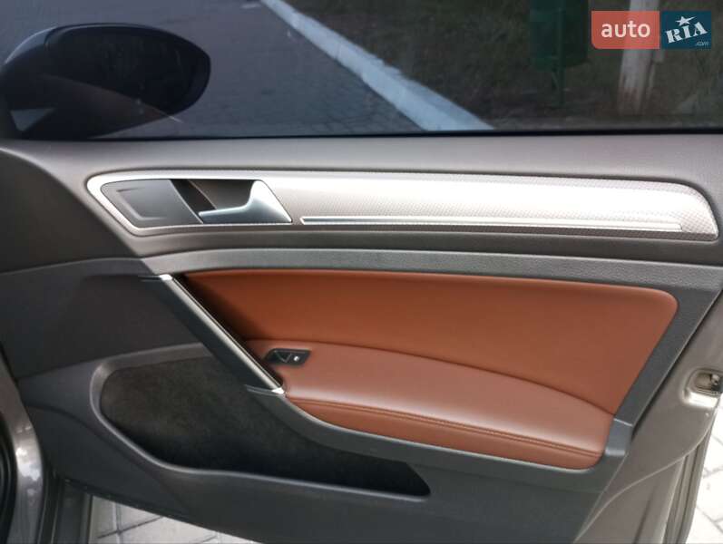 Универсал Volkswagen Golf 2014 в Вишневом