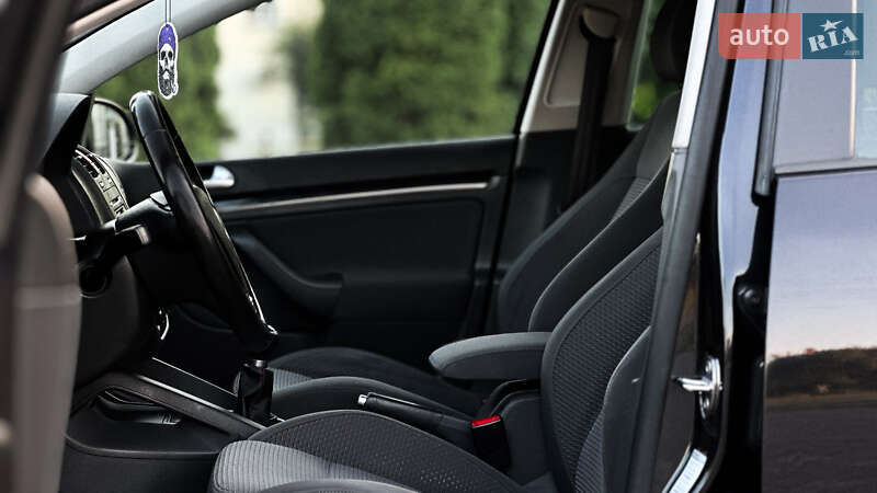 Хетчбек Volkswagen Golf 2007 в Дубні