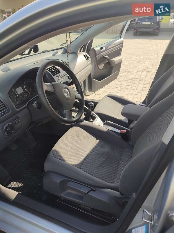 Універсал Volkswagen Golf 2009 в Самборі