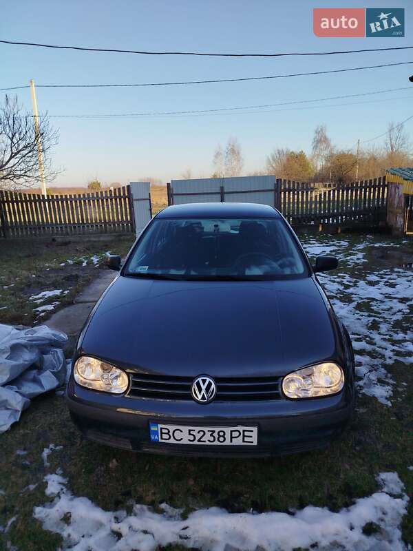 Хэтчбек Volkswagen Golf 2001 в Глинянах
