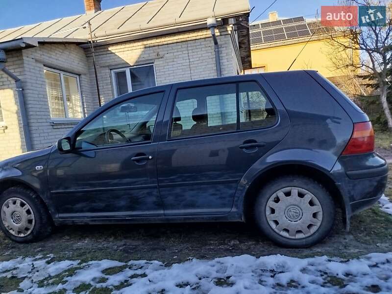 Хэтчбек Volkswagen Golf 2001 в Глинянах