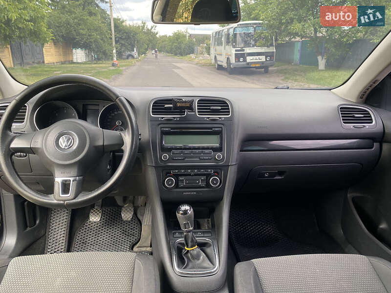 Універсал Volkswagen Golf 2011 в Дніпрі