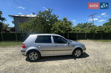 Хетчбек Volkswagen Golf 2003 в Чернівцях