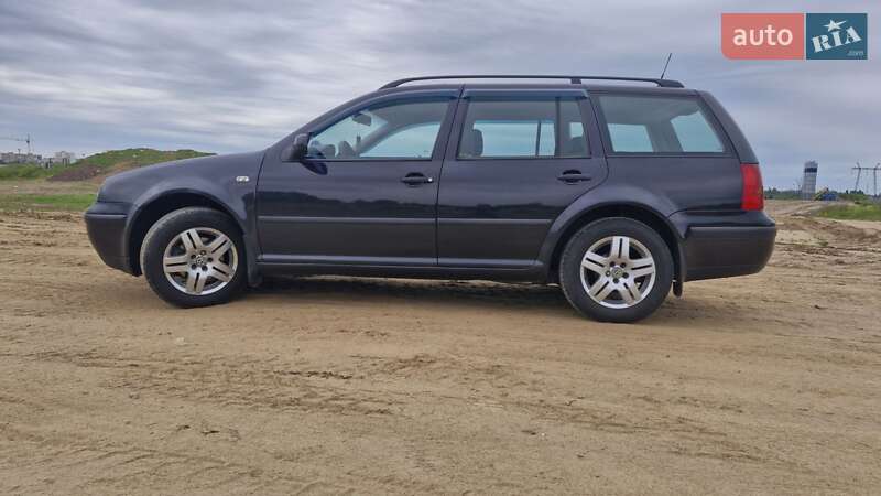 Универсал Volkswagen Golf 2001 в Киеве