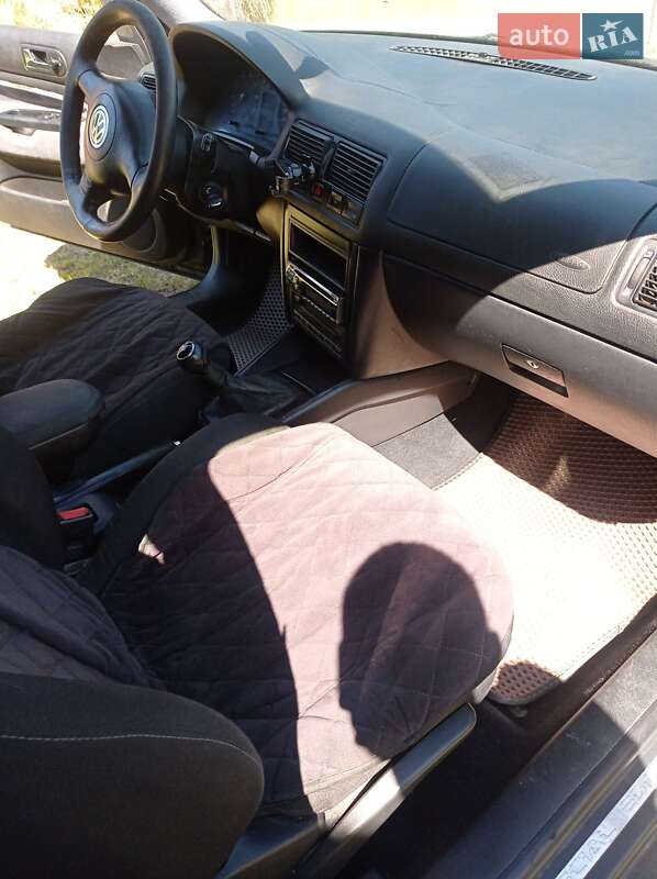 Хэтчбек Volkswagen Golf 1998 в Черновцах