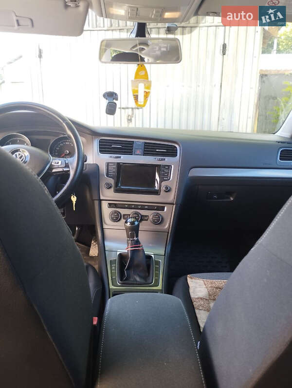 Універсал Volkswagen Golf 2013 в Золочеві