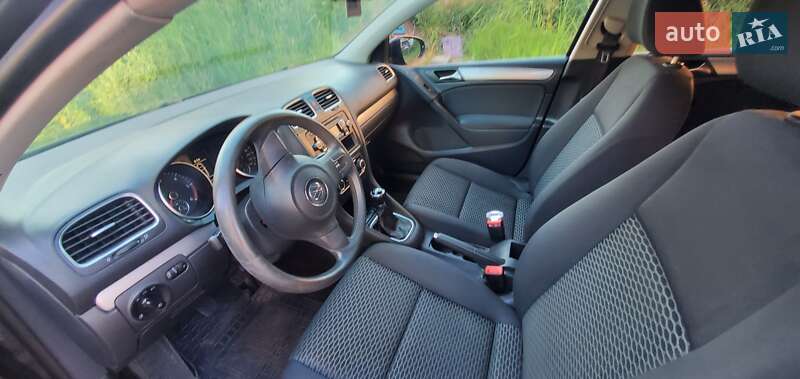 Хэтчбек Volkswagen Golf 2010 в Хмельницком