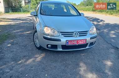 Хэтчбек Volkswagen Golf 2005 в Нововолынске
