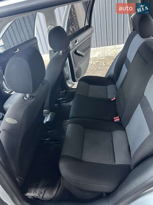 Універсал Volkswagen Golf 2004 в Заводське