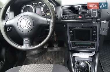 Хетчбек Volkswagen Golf 2003 в 