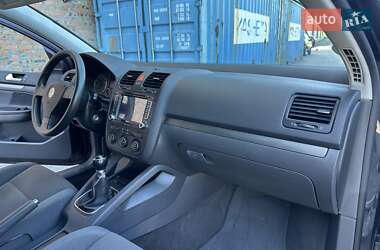 Хетчбек Volkswagen Golf 2006 в 