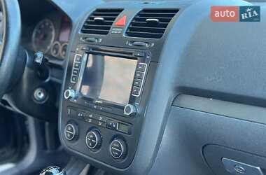 Хетчбек Volkswagen Golf 2006 в 