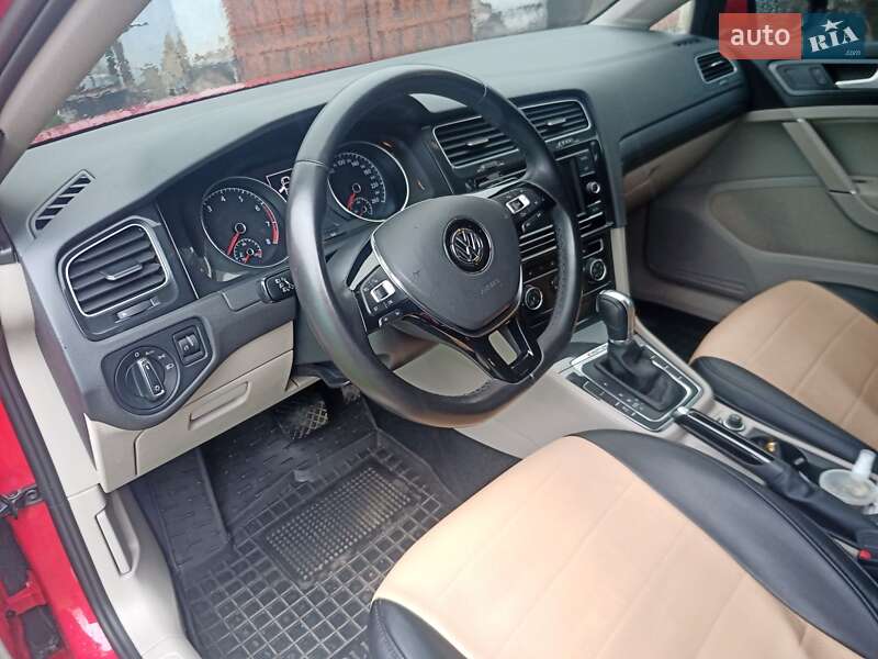 Універсал Volkswagen Golf 2017 в Києві