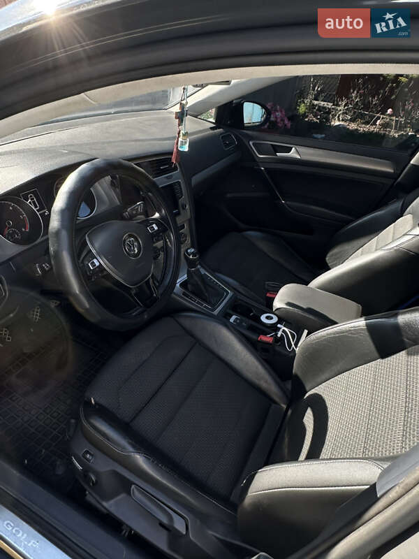 Універсал Volkswagen Golf 2013 в Звягелі