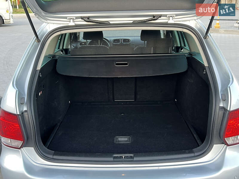 Универсал Volkswagen Golf 2010 в Кременце