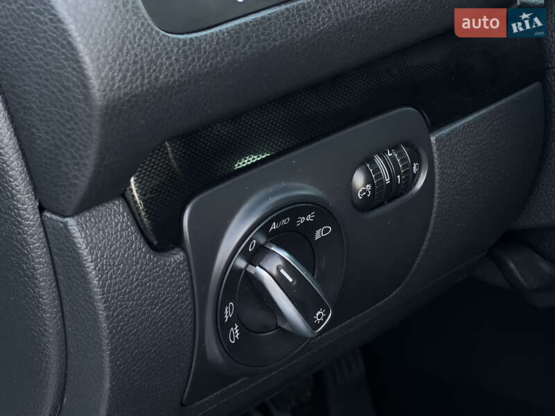 Универсал Volkswagen Golf 2010 в Кременце