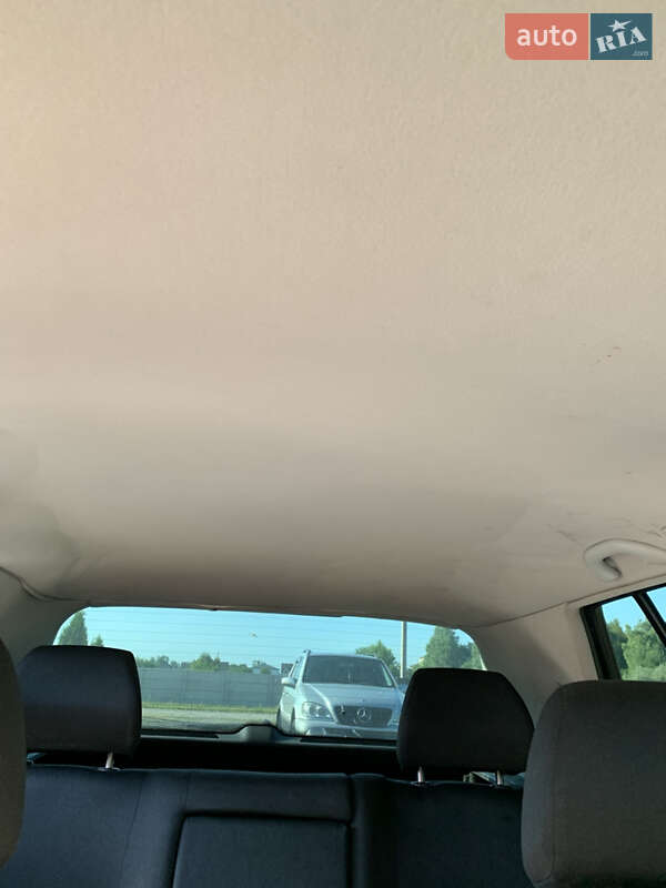 Хетчбек Volkswagen Golf 2002 в Рівному