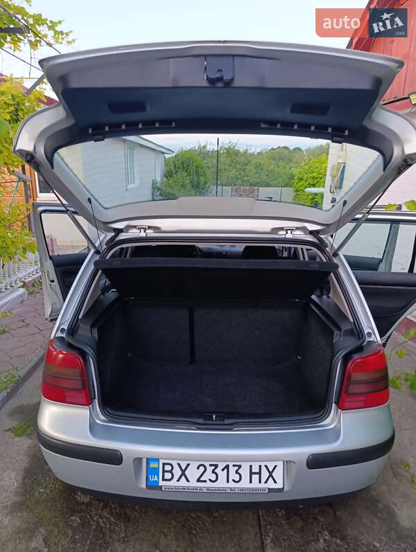 Хетчбек Volkswagen Golf 2002 в Теофіполі