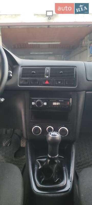 Хетчбек Volkswagen Golf 1999 в Рудки