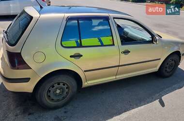 Хэтчбек Volkswagen Golf 2003 в Киеве