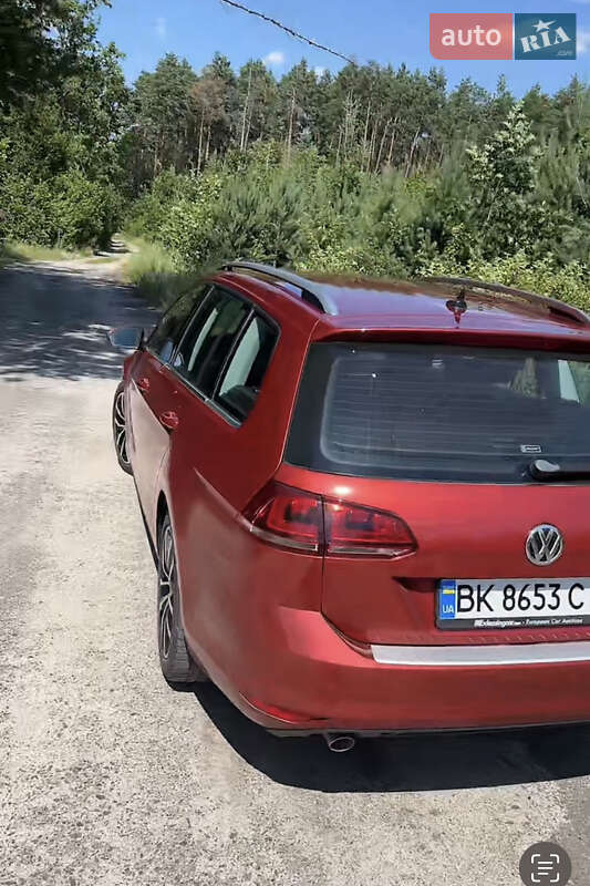 Універсал Volkswagen Golf 2015 в Сарнах