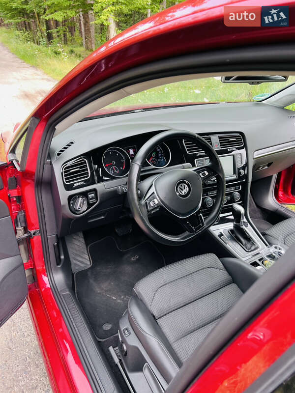 Універсал Volkswagen Golf 2015 в Сарнах