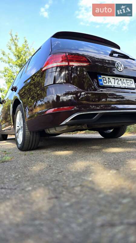 Універсал Volkswagen Golf 2017 в Кропивницькому