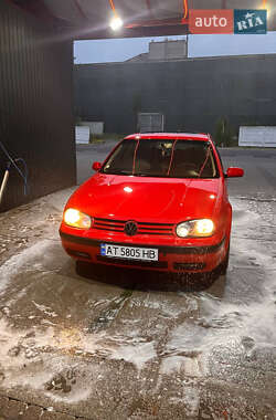 Хэтчбек Volkswagen Golf 1998 в Надворной