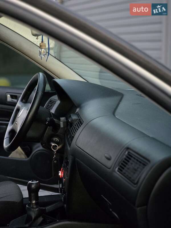 Хетчбек Volkswagen Golf 2000 в Кропивницькому