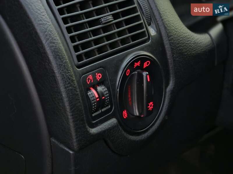 Хетчбек Volkswagen Golf 2000 в Кропивницькому