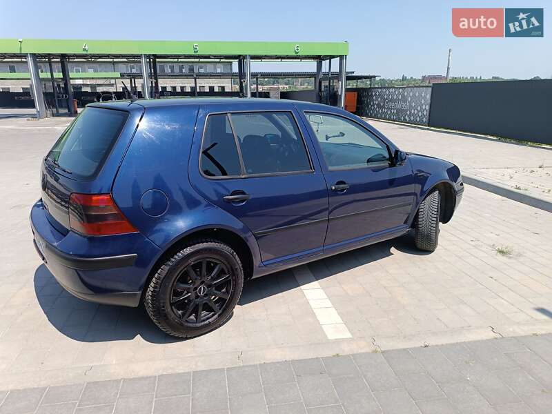 Хэтчбек Volkswagen Golf 2001 в Каменец-Подольском