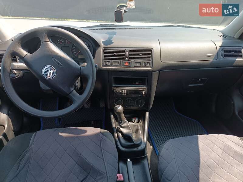 Хэтчбек Volkswagen Golf 2001 в Каменец-Подольском