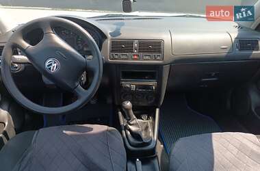 Хетчбек Volkswagen Golf 2001 в 