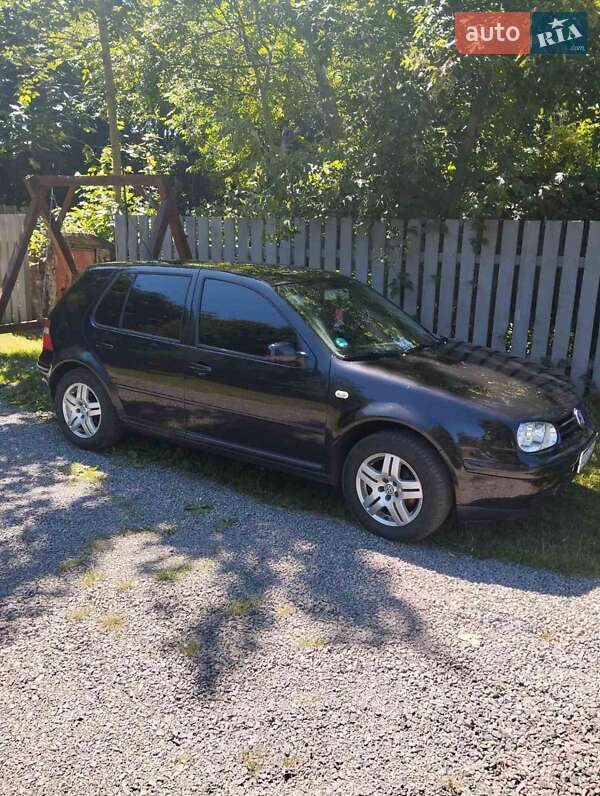 Хетчбек Volkswagen Golf 2003 в Луцьку