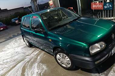 Хетчбек Volkswagen Golf 1997 в Новояворівську