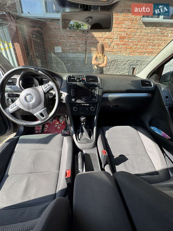 Хэтчбек Volkswagen Golf 2009 в Виннице