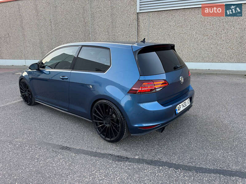 Хетчбек Volkswagen Golf 2015 в Драбіву