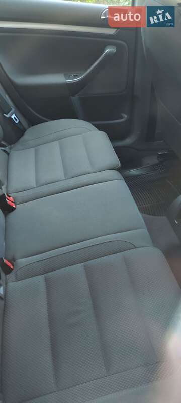 Хетчбек Volkswagen Golf 2004 в Луцьку